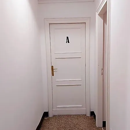 Gasthuis Colombo 12 *