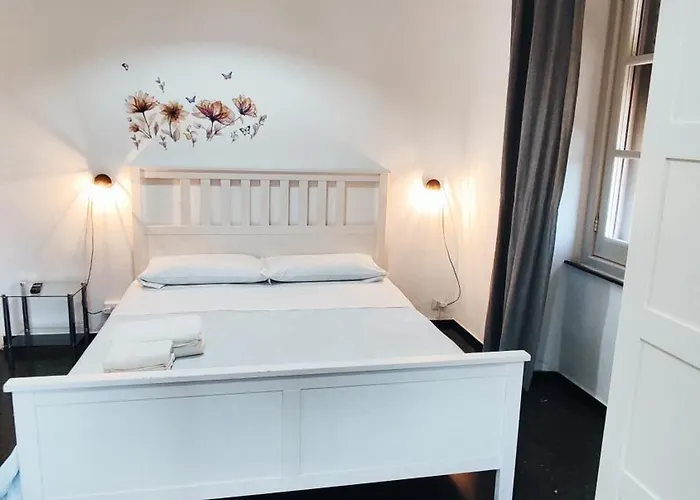 Colombo 12 招待所 *